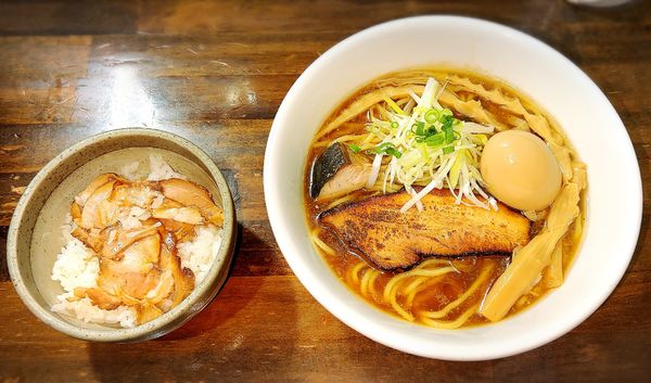 「伊勢エビとカンパチだしのらーめん＋肉めしセット」@らーめん なぶら 左入店の写真