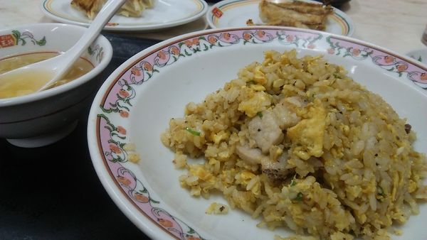 「豚カルビチャーハン 550円＋J餃子＋Jにんにくゼロ生姜餃子」@餃子の王将 アリオ西新井店の写真