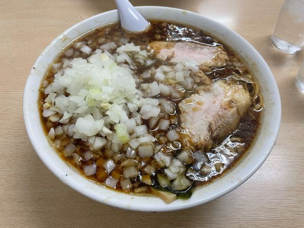 「チャーシューメン　タマネギ大盛り」@ぐうらーめんの写真