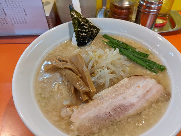 「ラーメン（麺硬め）650円」@本格的豚骨そば まりぼの写真