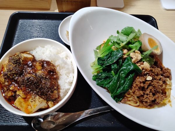 「汁なし担々麺と小麻婆丼セット」@紅吉坊の写真