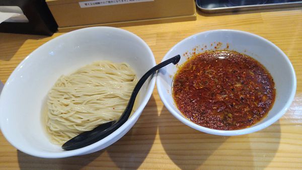 「唐辛子香るつけ蕎麦 昆布水vur 醤油¥1070-」@麺道 六善の写真