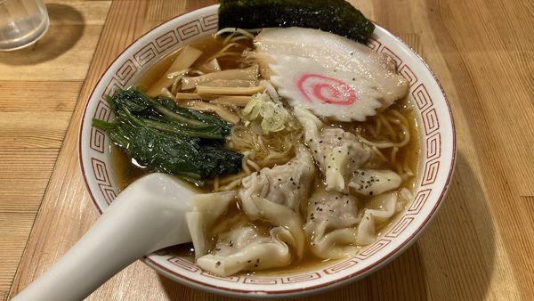 「ワンタン煮干醤油ラーメン」@らーめん 已己巳己の写真