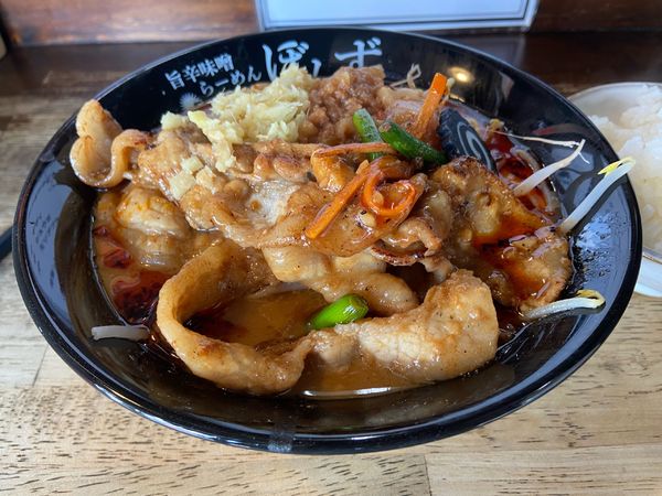 「らーめん小900円 無料ライス」@旨辛味噌らーめん ぼんずの写真