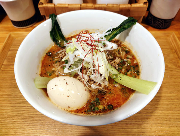 「限定 辛肉そぼろそば～担々麺風～+味玉」@中華蕎麦 はざまの写真