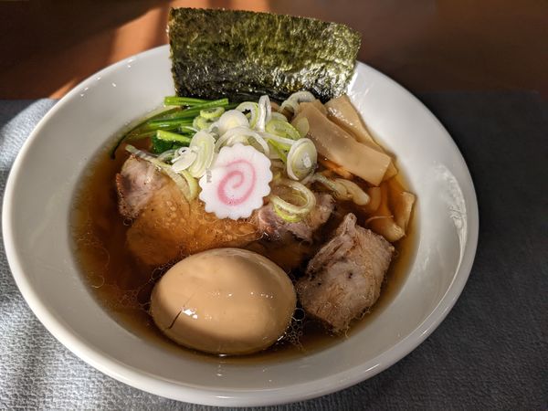 「醤油ら〜麺」@手打ち 蓮の写真