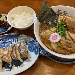 塩ちゃーしゅー麺　餃子　小ライス