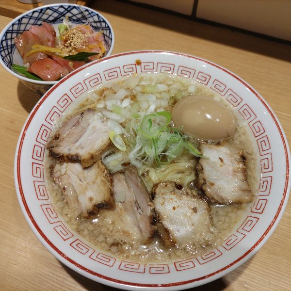 「煮卵醤油+天然大トロ漬け丼(まったり)·チャーシュー」@きたかた食堂の写真