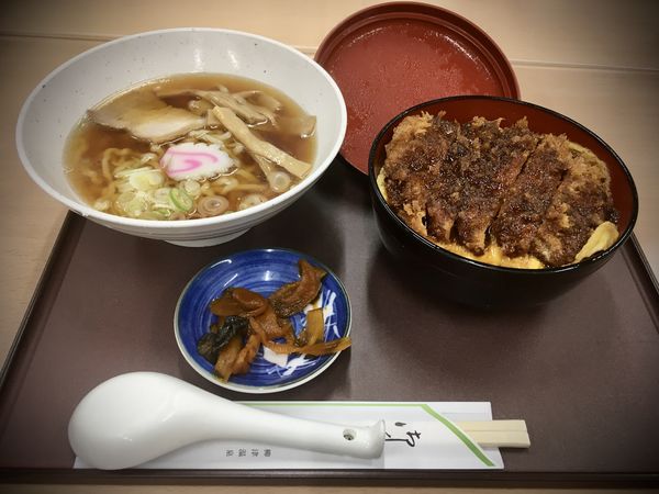 「ﾐﾆﾗｰﾒﾝ･ﾐﾆｿｰｽｶﾂ丼ｾｯﾄ(1050¥)」@つきみが丘町民センターの写真