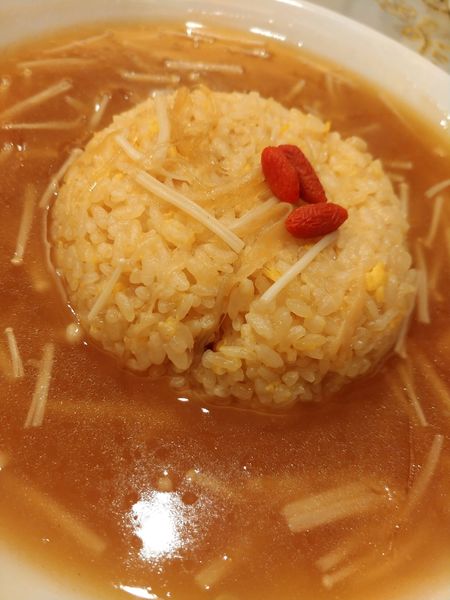 「フカヒレ入りスープチャーハン」@状元樓 本店の写真