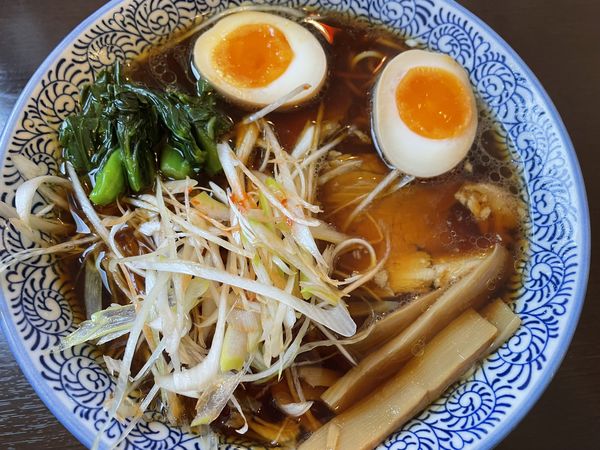 「ピリ辛ネギ支那そば900円＋味玉120円」@支那そば すみ家の写真