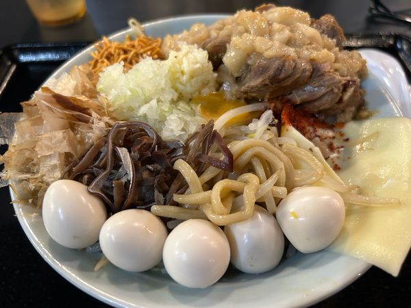 「まぜそば890円、うずら110円」@豚ラーメン守武の写真