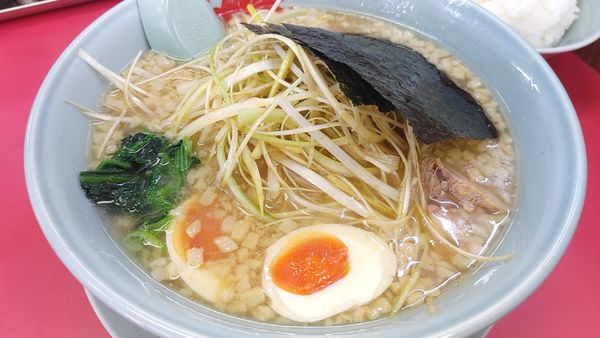 「醤油ネギラーメン　中盛　味玉トッピング」@山岡家 松本店の写真