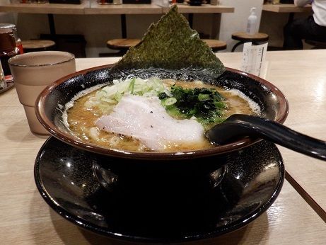 「熟成醤油豚骨　シンプルらーめん」@横浜家系らーめん そしが屋の写真