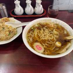 ワンタンメンと炒飯