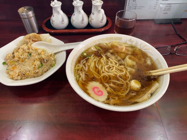 「ワンタンメンと炒飯」@中国料理 進来軒の写真