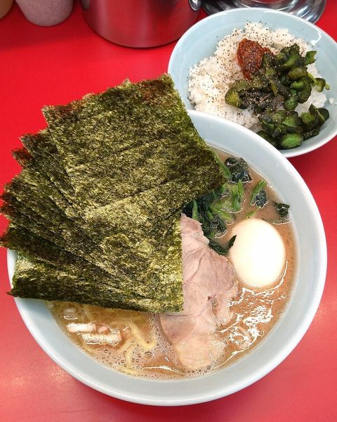 「ラーメン 650円＋味玉・のり 各100円」@横浜ラーメン武蔵家 薬園台店の写真