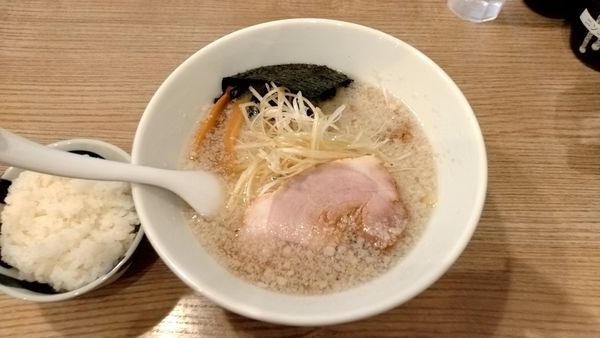 「コッテリの塩らー麺_850円」@コッテリの塩らー麺専門店 MANNISH 日暮里店の写真