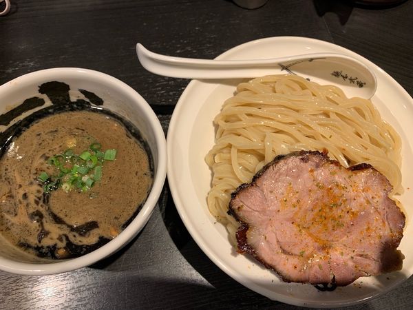 「濃厚黒つけ麺」@麺屋武蔵 武骨相傳の写真