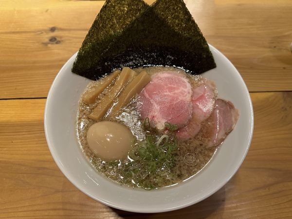 「11月12月限定・背脂醤油らぁ麺全部のせ1000円」@鯛骨らぁ麺 あぐらの写真