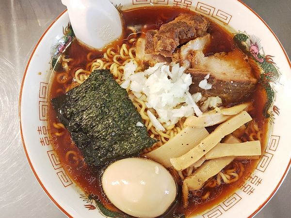 「竹岡式ラーメン（中盛）＋味付たまご」@まる竹の写真