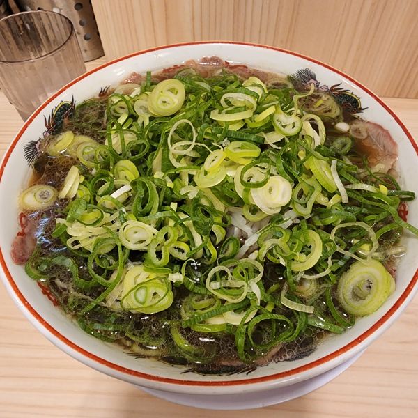 「特製ラーメン＋九条ネギ増し」@本家 第一旭 新宿店の写真