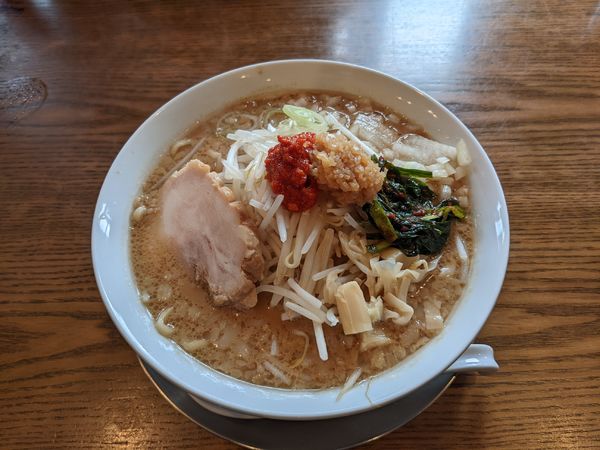 「辛豚骨醤油ラーメン·大盛　980円」@手打ちラーメン 谷家の写真