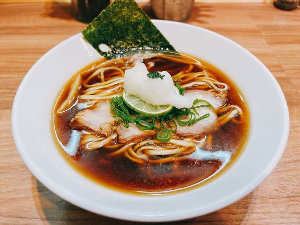 「秋刀魚煮干しらーめん」@らーめん にじいろの写真