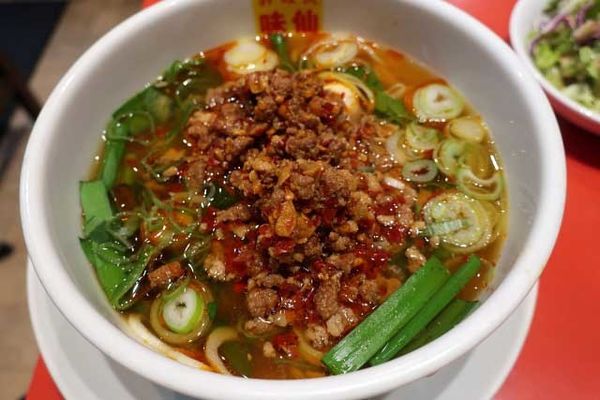 「台湾ラーメン唐揚げ揚げ餃子セット　1,000円（ランチ）」@郭 政良 味仙 東京ニュー新橋ビル店の写真