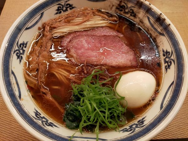 「醤油らぁめん味玉乗せ」@MENSHOの写真