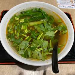 紅焼牛肉麺（太麺・パクチー、ラー油あり）990円