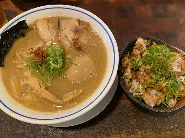 「味玉ラーメン+チャーシュー丼」@麺や 庄のの写真