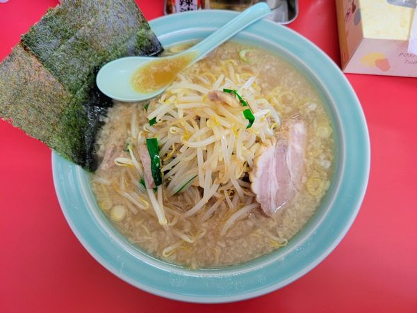 「ラーメン + ニラもやし」@ラーメンショップ つくば店の写真