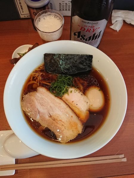 「味玉ラーメン(名古屋コーチン) ＋アサヒスーパードライ(中瓶)」@自家製手もみ麺 鈴ノ木の写真