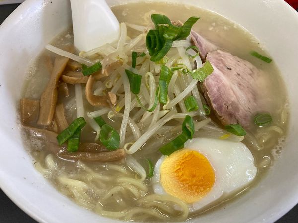 「塩ラーメン＋もやしトッピング　800円」@らーめん丸宮の写真