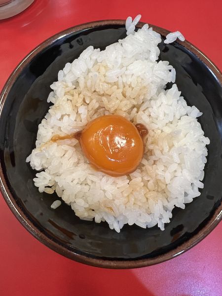 「特製ラーメン中900円+SNS（悪魔の黄身）100円」@らーめん 谷瀬家 新橋店の写真