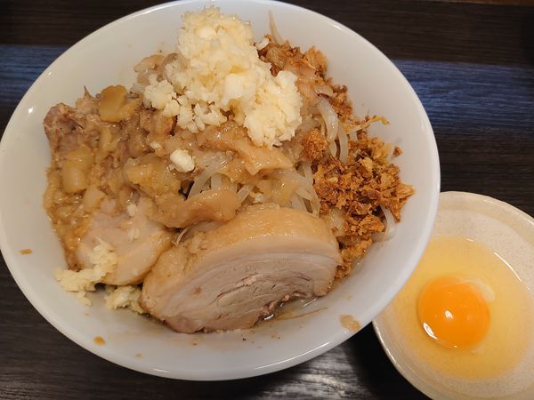「汁なし(小、麺少なめ)+豚+生玉子(1000円)」@六麓 豚らーめんの写真