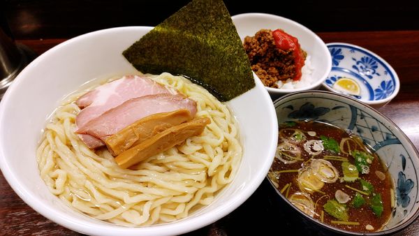 「オリーブいりこ昆布水つけそば・大盛り・まかない豚キーマごはん」@麺屋 ルリカケスの写真
