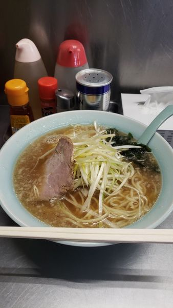 「ネギラーメン＋🍚半ライス」@ラーメンショップ ニューシャトル東宮原駅前店の写真