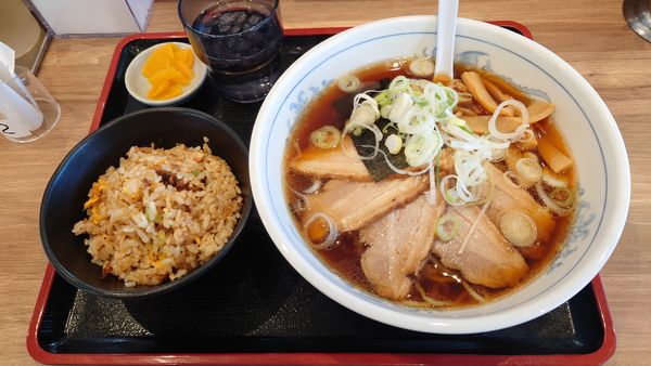 「チャーシューメン 660円 + 半チャーハン 290円」@福しん 坂戸八幡店の写真