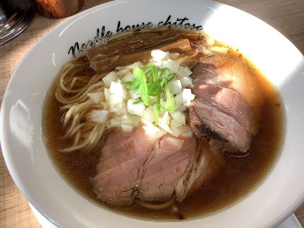 「ネオクラシカル煮干とネギ油　900円」@麺庵ちとせの写真