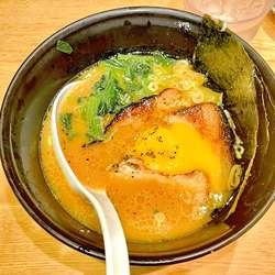 限定　濃厚醤油豚骨玉子落とし　半麺　950