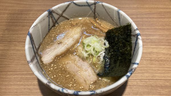「しょうゆらーめん」@風来居 新宿店の写真