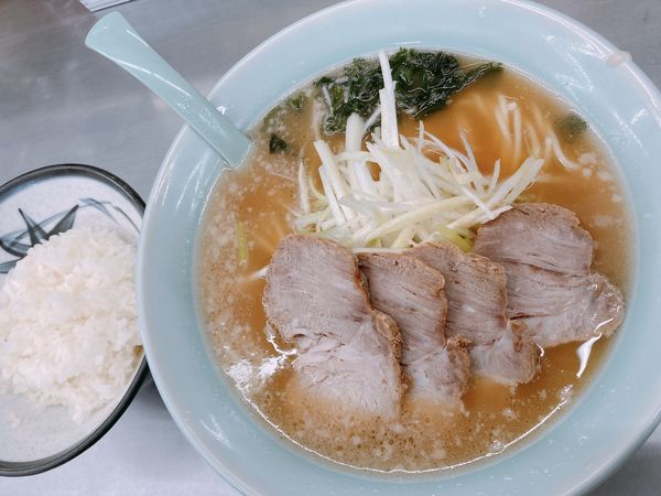「ネギチャーシュー麺＋半ライス」@ラーメンショップ ニューシャトル東宮原駅前店の写真