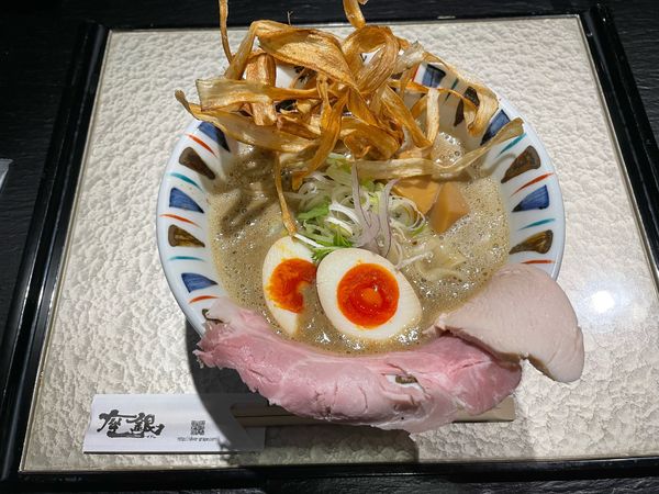 「にぼし吟醸nigori (¥920) 燻製玉子(¥150)」@鶏soba 座銀 南船場にぼし店の写真