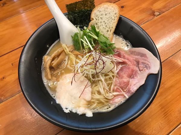 「濃厚鶏白湯 醤油 940円」@上気元 いただきの写真