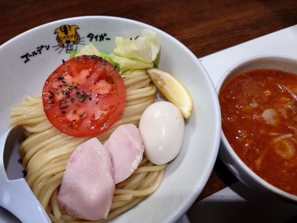 「特製トマトつけめん1150円＋中盛100円＝1250円」@ゴールデンタイガーの写真