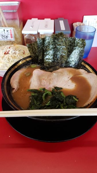 「チャーシュー麺(3枚)＋🍚大ライス」@王道家直伝 との丸家 八潮店の写真