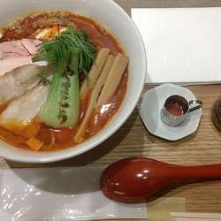 和牛辛らぁ麺(880円税込)