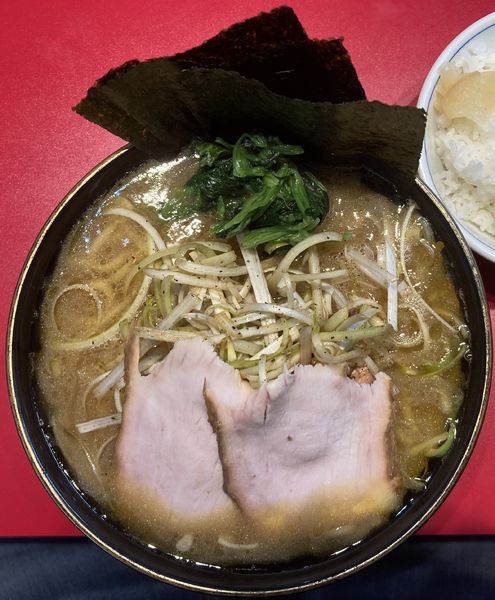 「味ネギラーメン(中盛り、麺柔らかめ)+ライス150円」@ラーメン 前原軒の写真